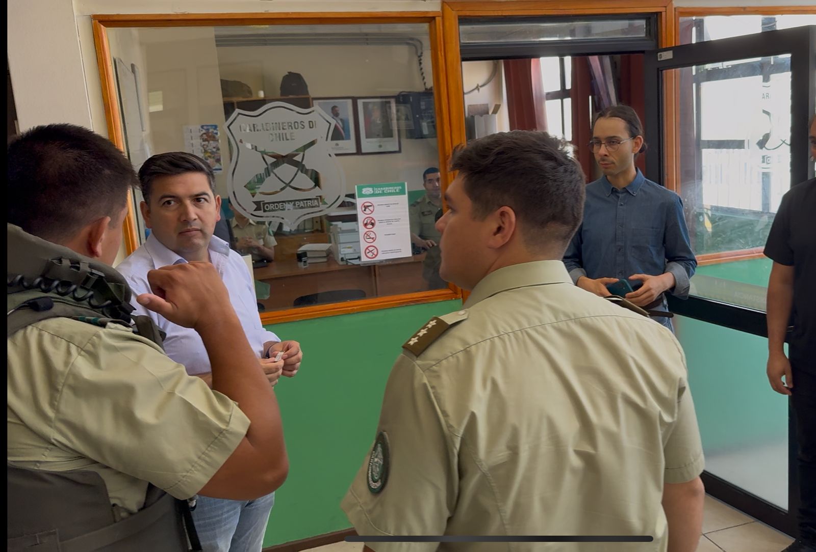 DELINCUENTES SON DETENIDOS INFRAGANTI TRAS ROBO EN JARDÍN INFANTIL