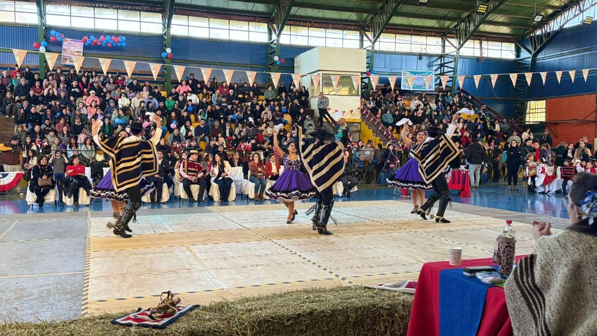 ESTUDIANTES DE GRANEROS BRILLARON EN EL CAMPEONATO COMUNAL DE CUECA ESCOLAR 2025