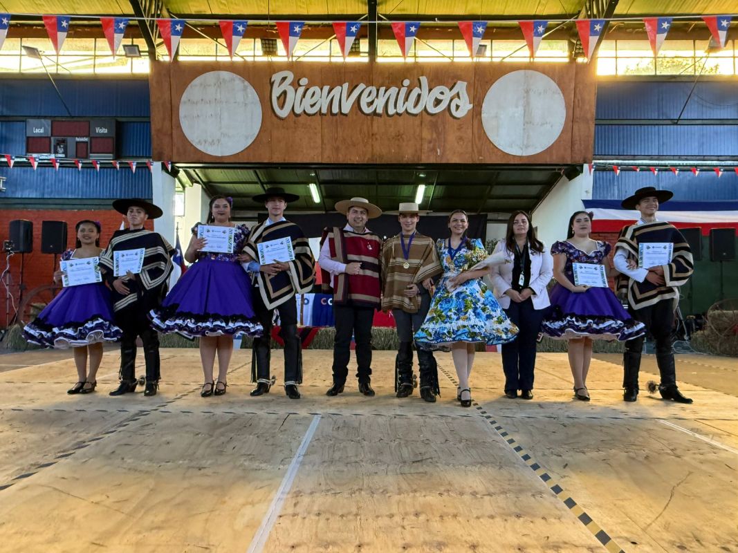 ESTUDIANTES DE GRANEROS BRILLARON EN EL CAMPEONATO COMUNAL DE CUECA ESCOLAR 2025