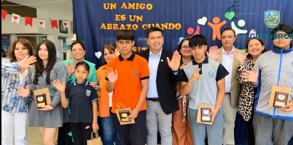 ALUMNOS DE GRANEROS RECIBEN UN IMPORTANTE RECONOCIMIENTO