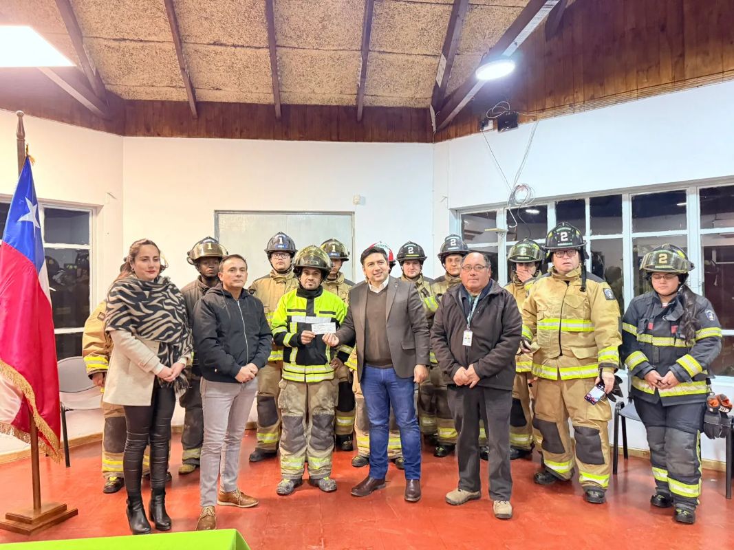 MUNICIPIO DE GRANEROS ENTREGA SUBVENCIÓN AL CUERPO DE BOMBEROS