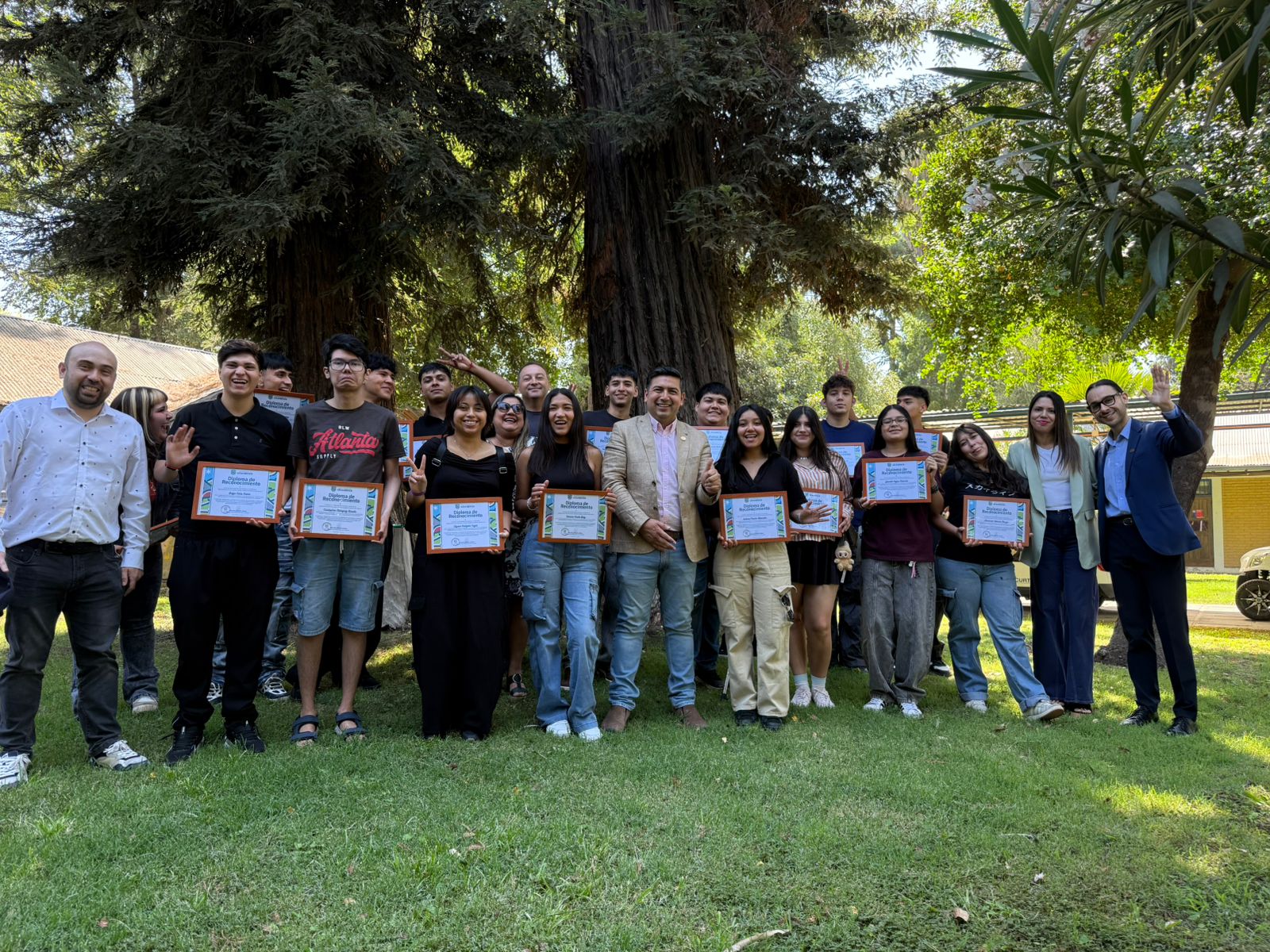 MUNICIPIO DE GRANEROS RECONOCE A ESTUDIANTES DESTACADOS EN PAES Y PACE