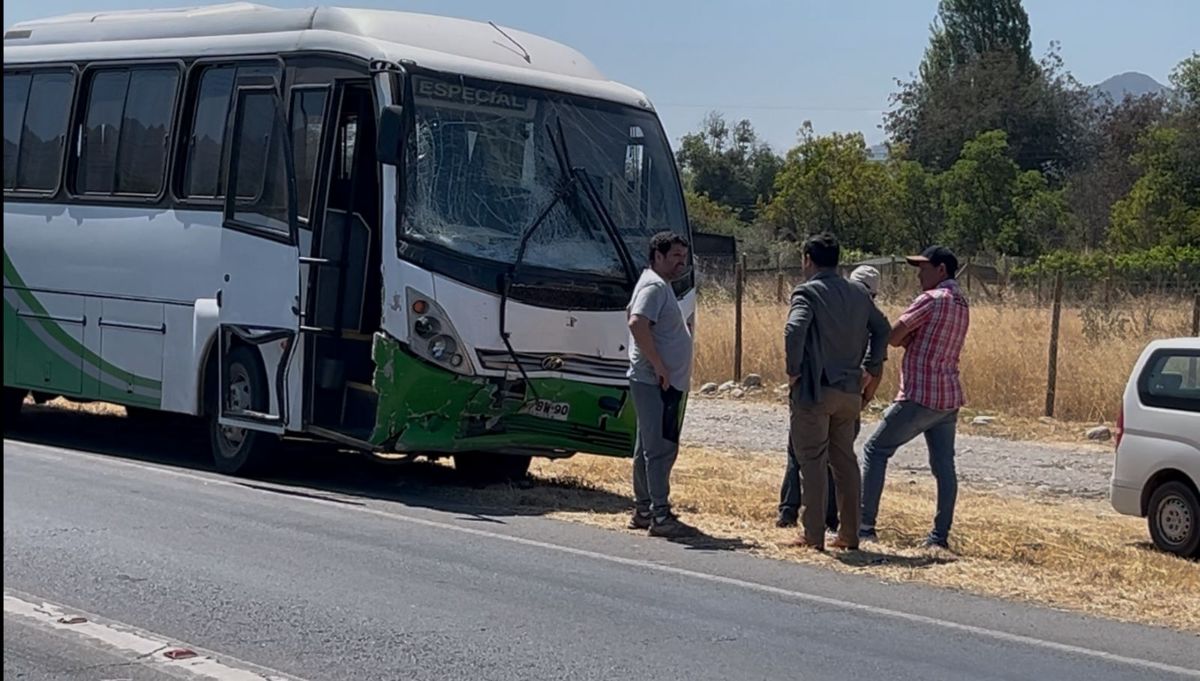 ALCALDE ACUDE EN AYUDA DE ALUMNOS QUE SUFRIERON UN ACCIDENTE