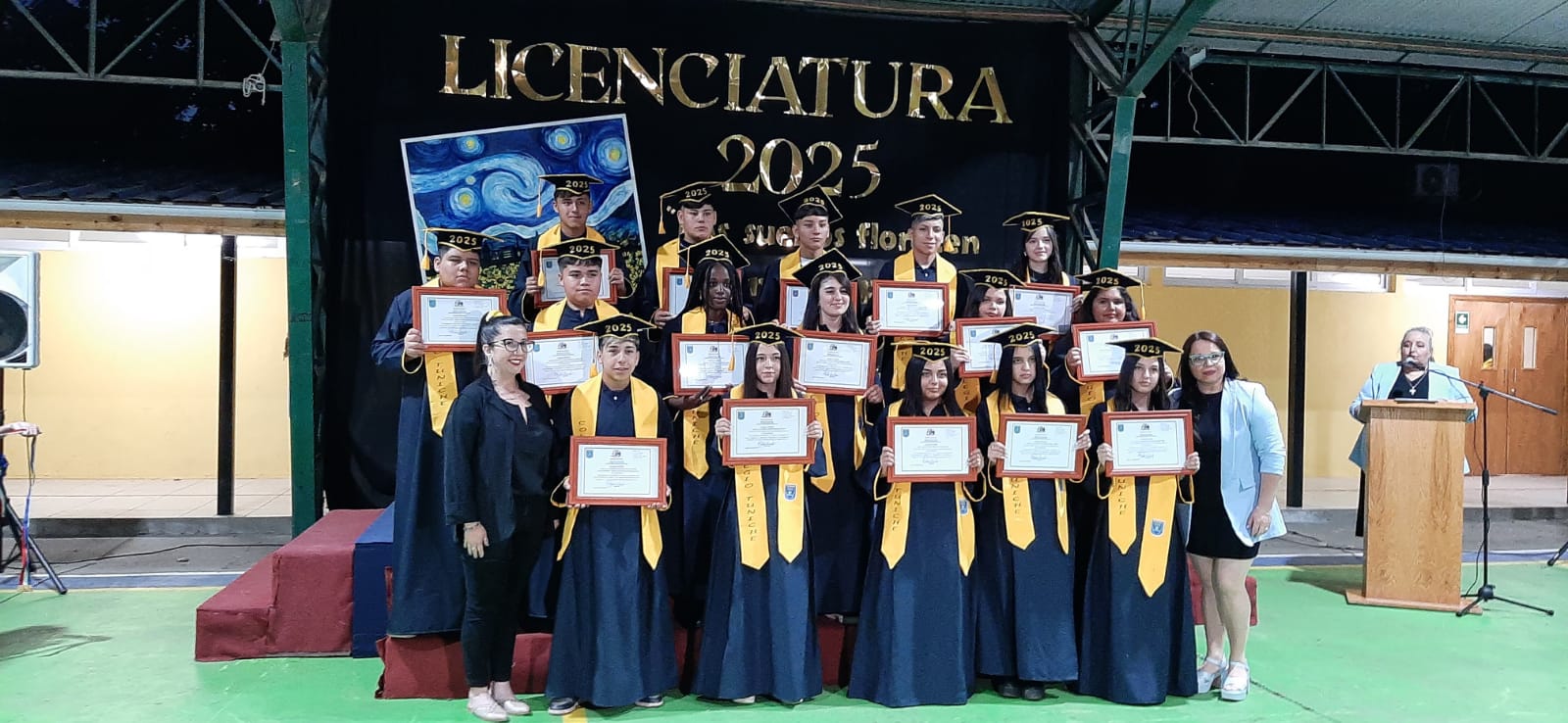 ALCALDE DE GRANEROS, MARCELO MIÑAÑIR MATUS, PARTICIPA EN EMOTIVAS EN LAS LICENCIATURAS Y CIERRA EL AÑO ESCOLAR 2025